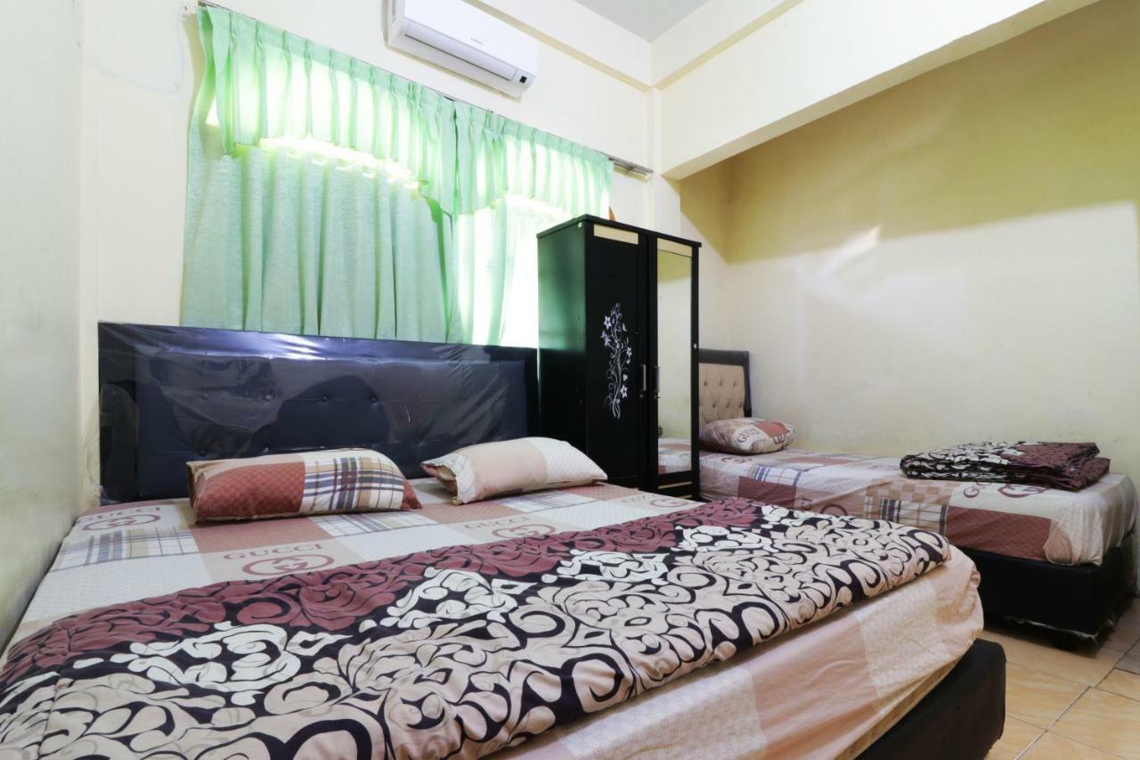 Wisma Yuli Syariah Hotel Medan Exterior photo